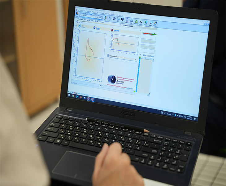 حضور تیم تخصصی طب کار در آزمایشگاه امین سلامت برای انجام معاینات دوره‌ای کارکنان