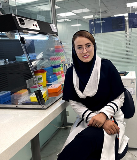 رویا آقایار